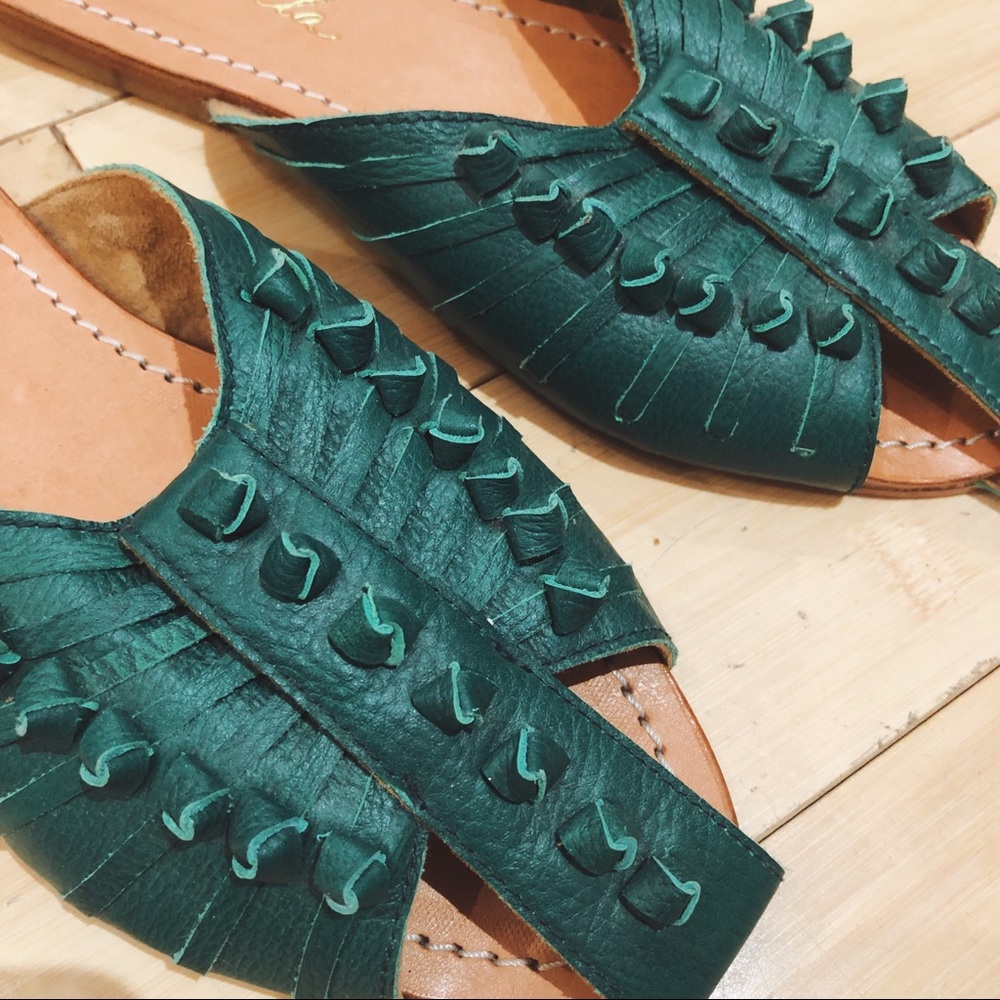 NWT - CLEOBELLA ROCKY SLIDE - GREEN - Picture 2 of 3